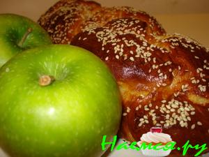 Яблочно-медовая хала