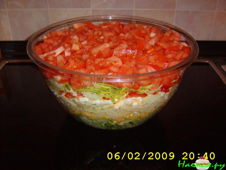 Слоёный салат с индюшиной ветчиной