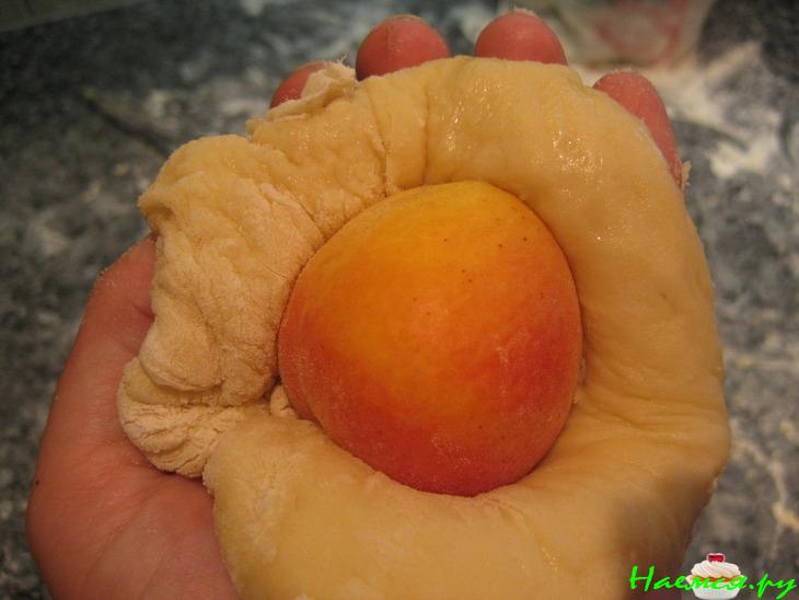 Булочки с фаршированными абрикосами