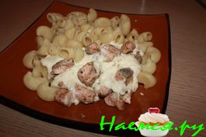 Паста с лососем под сырным соусом