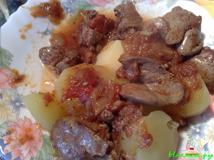 Куриная печенка с томатами