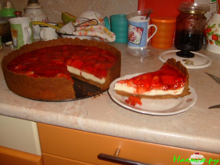 Ванильно-клубничный торт-чизкейк