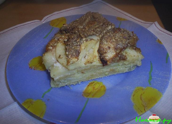 Пирог с яблоками и орехами