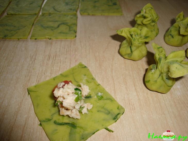 Тортеллини или маленькие пельмени в сливочном соусе