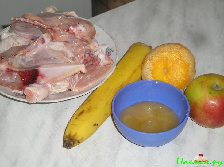 Курица с фруктами в банке