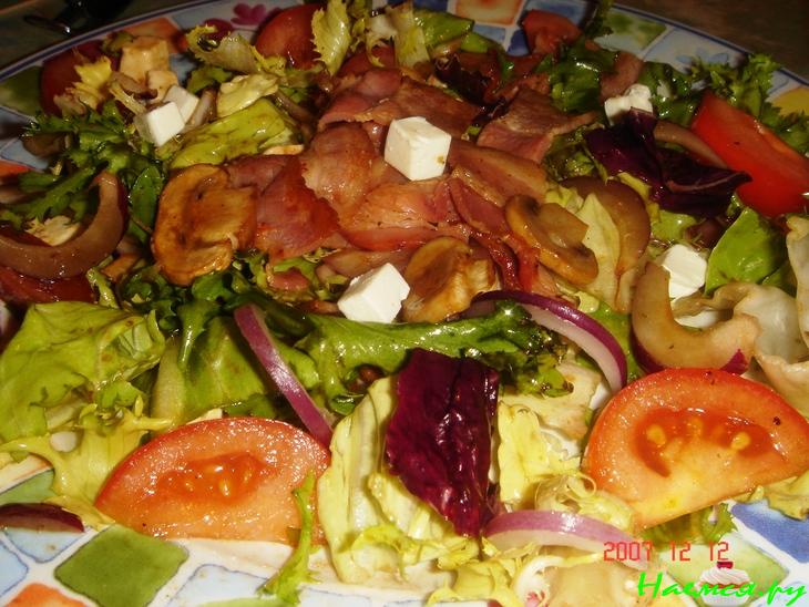 Салат с беконом, шампиньонами и фетой Салат с беконом, шампиньонами и фетой