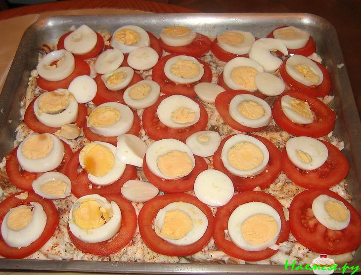 Рыбная запеканка с рисом и помидором