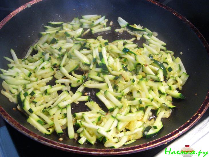 Яйца с соусом из цуккини с горчицeй