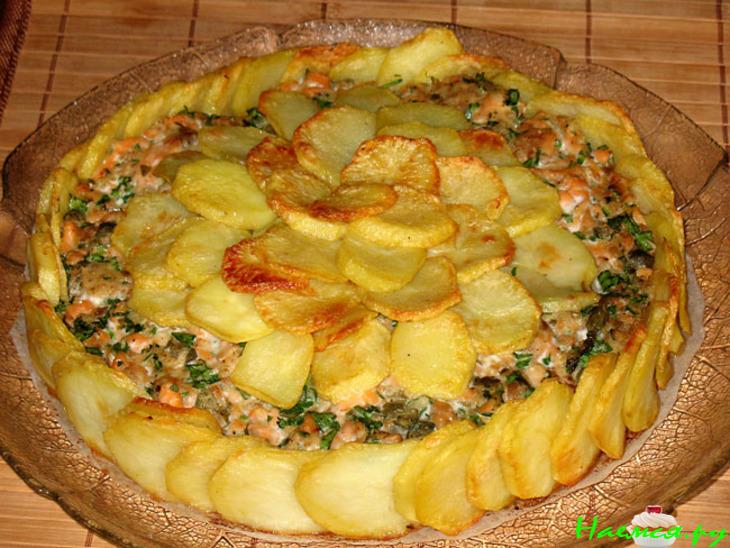 Картофельная шарлотка с сёмгой