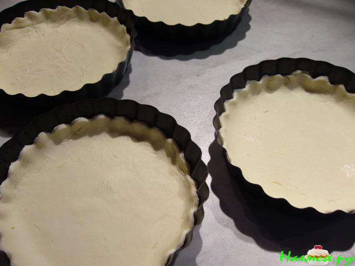 Пикантные тарталетки с грушей и камембером