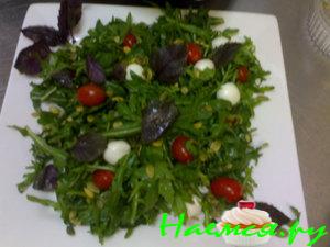 Салат зеленый с цитрусовым соусом
