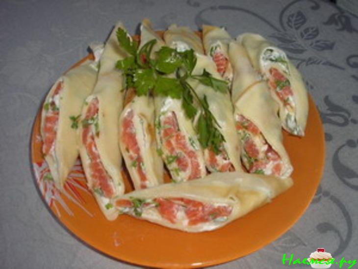 Рулетики блинные с семгой