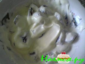 Чернослив со сметаной