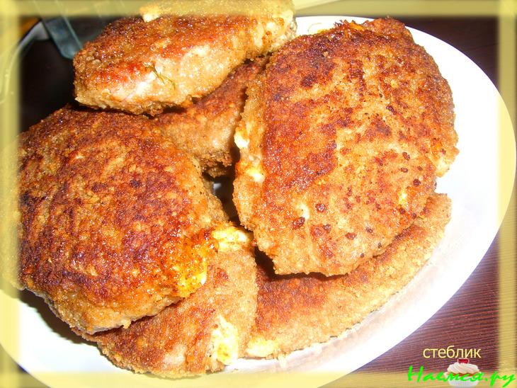 Котлеты куриные, а внутри гарнир:)