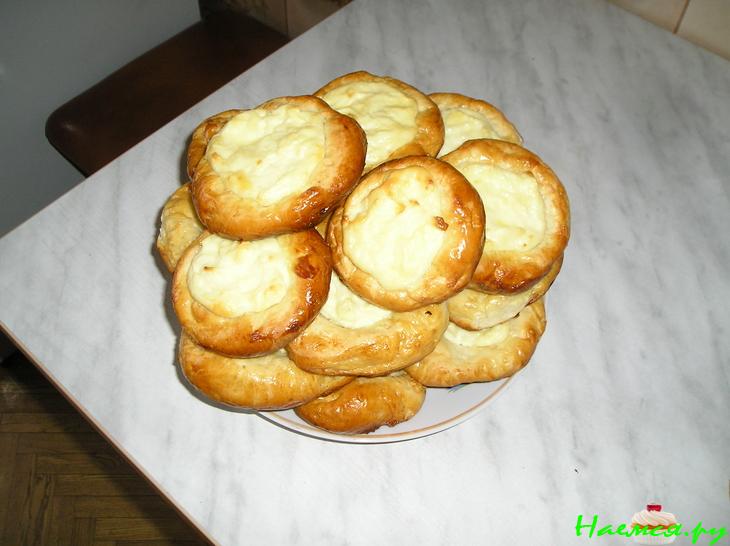 Ватрушки дрожжевые с кардамоном на молоке