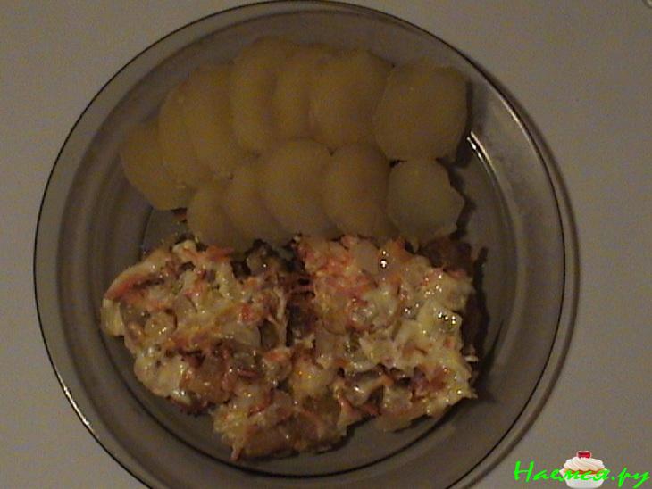 Филе окуня под луково-морковной шубкой