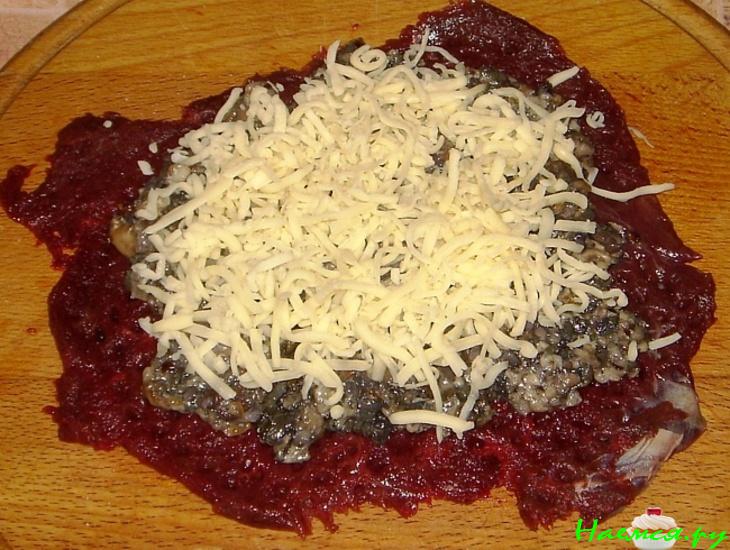 Оленина в брусничном соусе