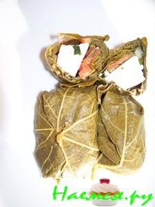 Закуска сырная в виноградных листьях