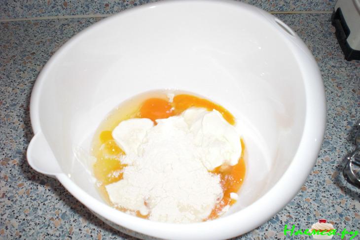 Пирог сливовый с творожной начинкой