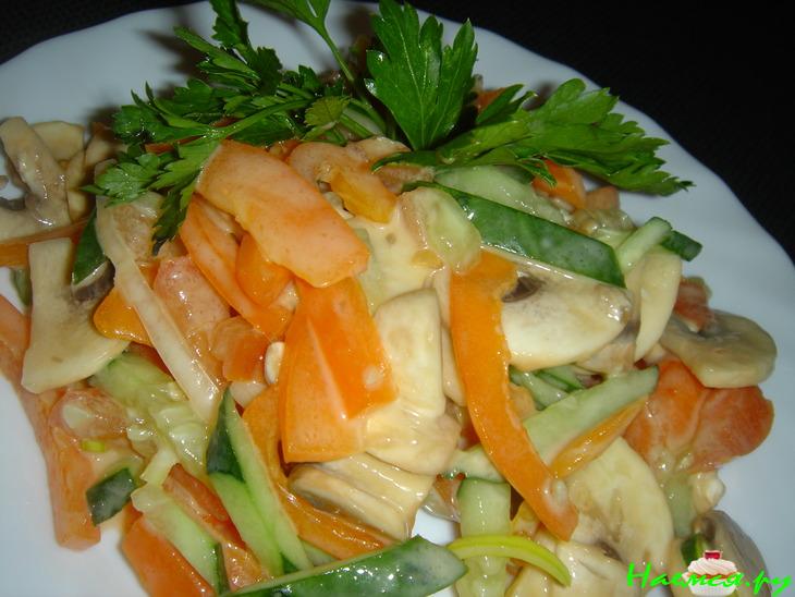 Салат постный с сырыми шампиньончиками