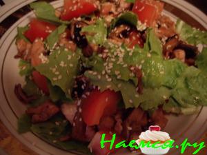 Салат с грибами и томатами