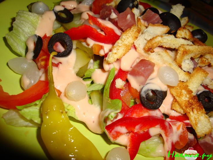 Любимый овощной салат с копченой свининой