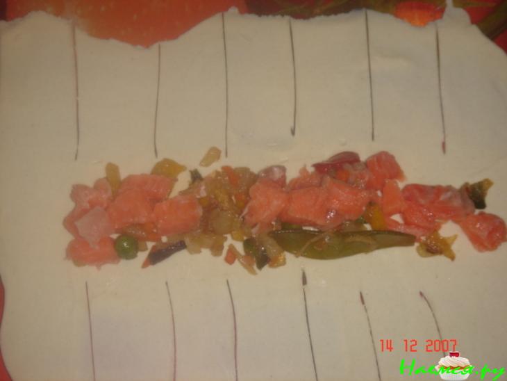 Финский рыбный пирог-расстегай с лососем и овощами