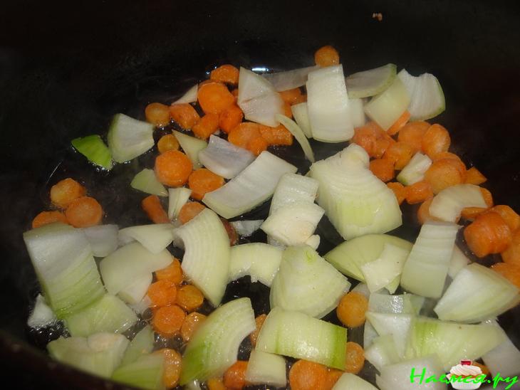 Рулетики из говядины с грибами и фаршем