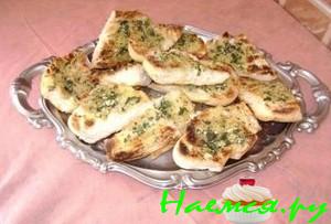 Хлеб с чесноком для пикника