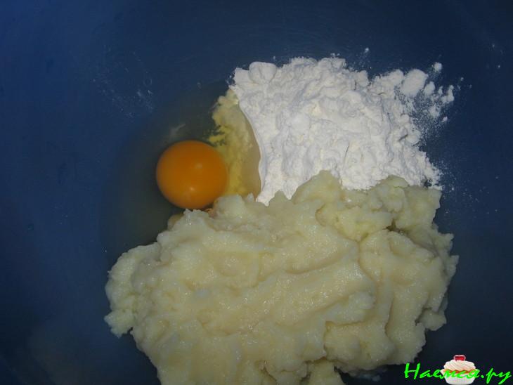 Ватрушки картофельные с капустой и яйцом Ватрушки картофельные с капустой и яйцом