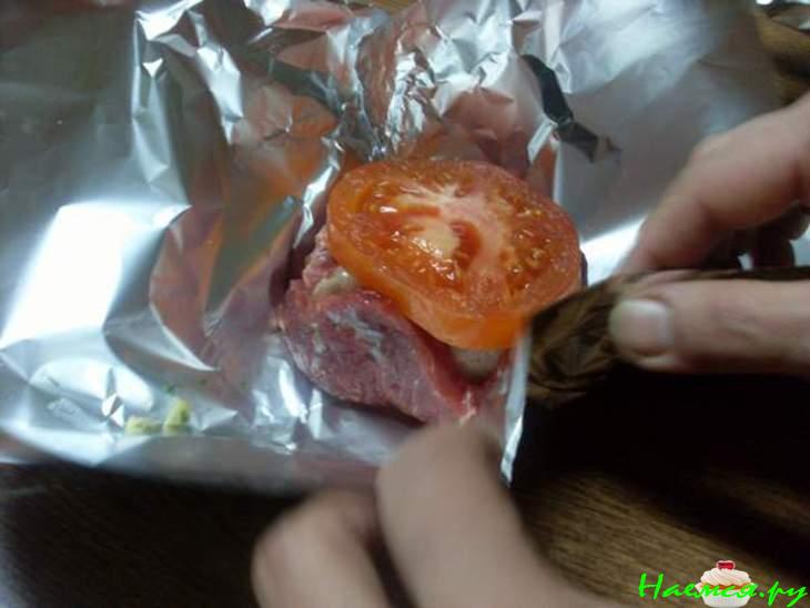 Мясо "по–охотничьи" со свежими грибами и помидорами