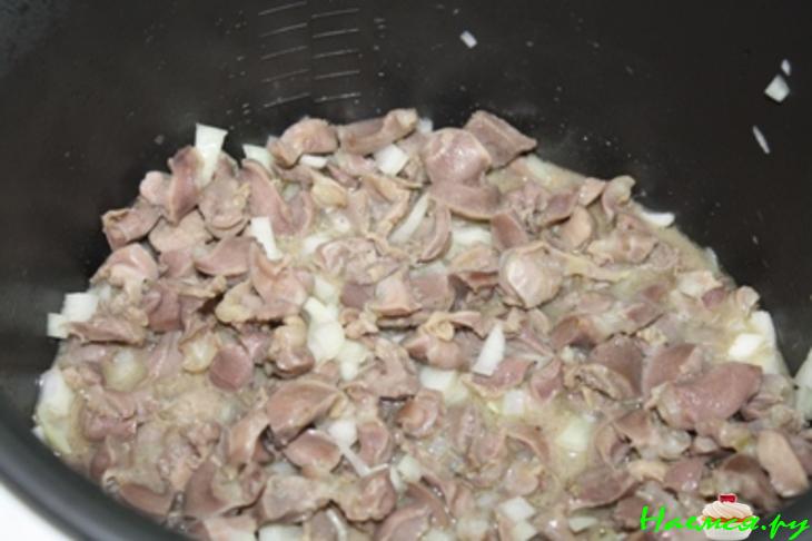 Куриные желудки в сметане