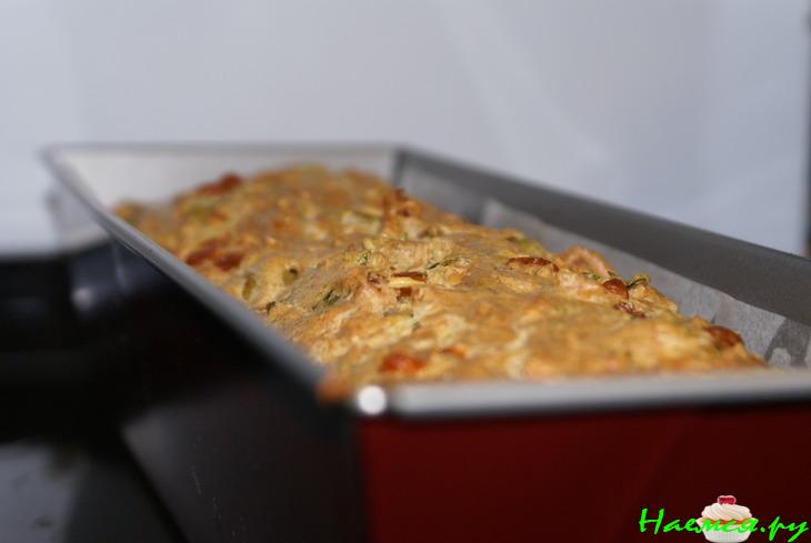 Ржаной кекс с беконом, брынзой и оливками