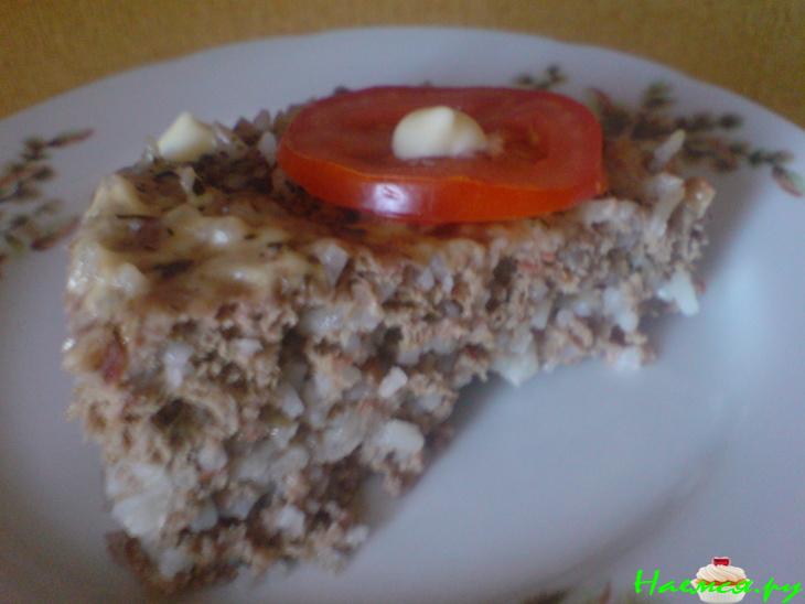Мясной пирог с рисом и помидоркой