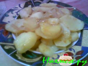 Картофель, тушеный в вине 