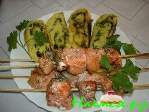 Лосось гриль с овощными рулетами