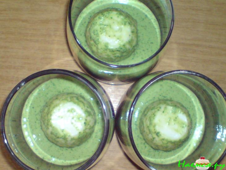 Яйца под зелёным соусом