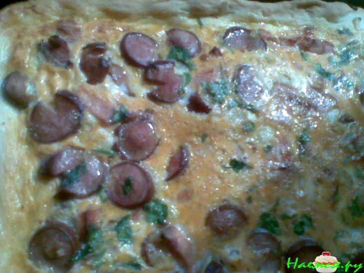 Киш с сардельками