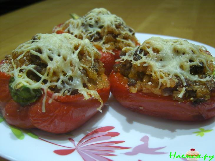 Сладкие перцы с мясным фаршем и рисом Сладкие перцы с мясным фаршем и рисом