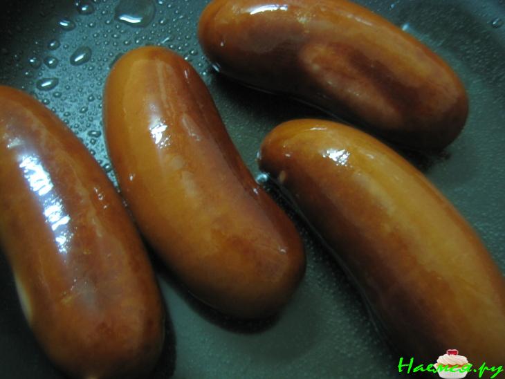 Сардельки под соусом