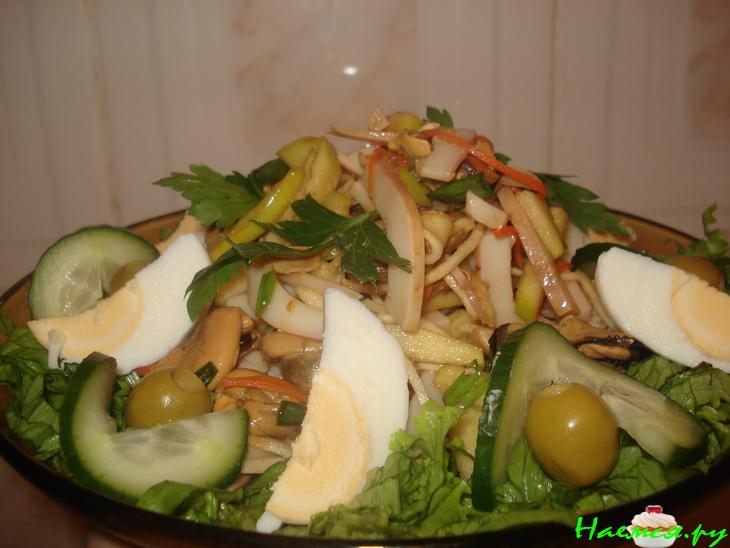 Салат из копченых морепродуктов