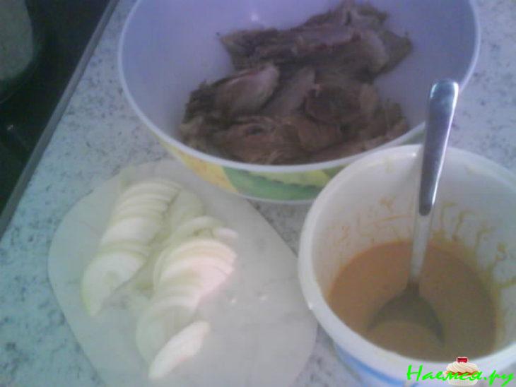 Свиная рулька запеченная под соусом