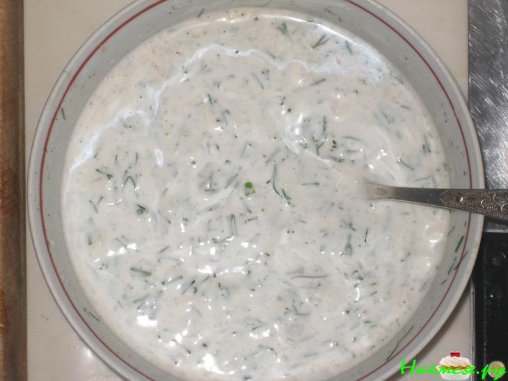 Форель с соусом, запеченная в фольге