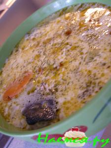 Тайский суп с лососем и кокосом