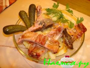 Копченые ребрышки с картошкой