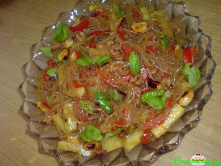 Салат из рисовой лапши с маленькими креветками