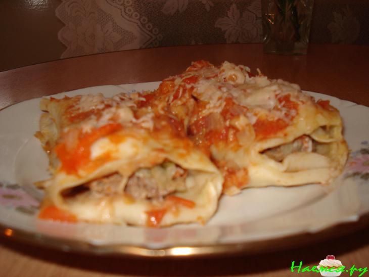Каннеллони с мясным фаршем под томатным соусом