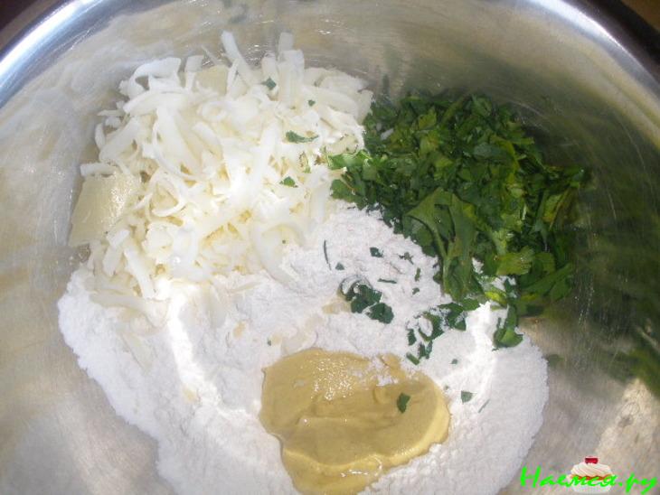 Говядина с перловой крупой и горчично-сырными кнедликами