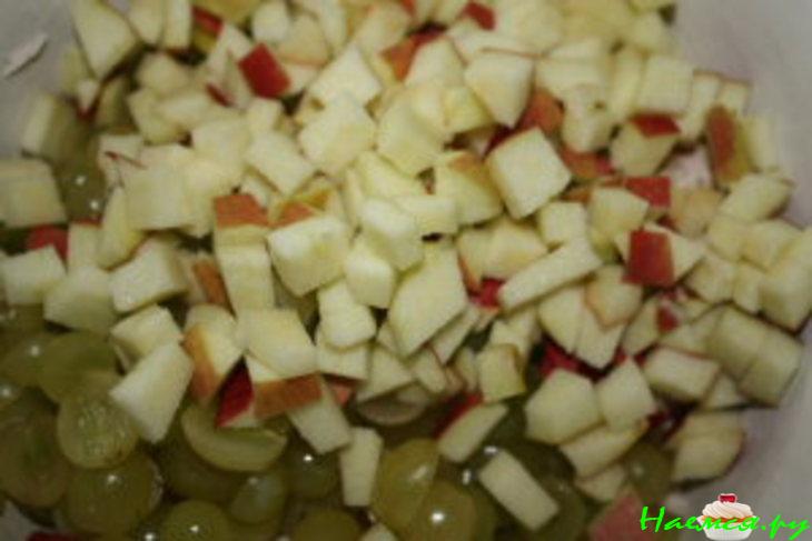 Салат из курицы и винограда