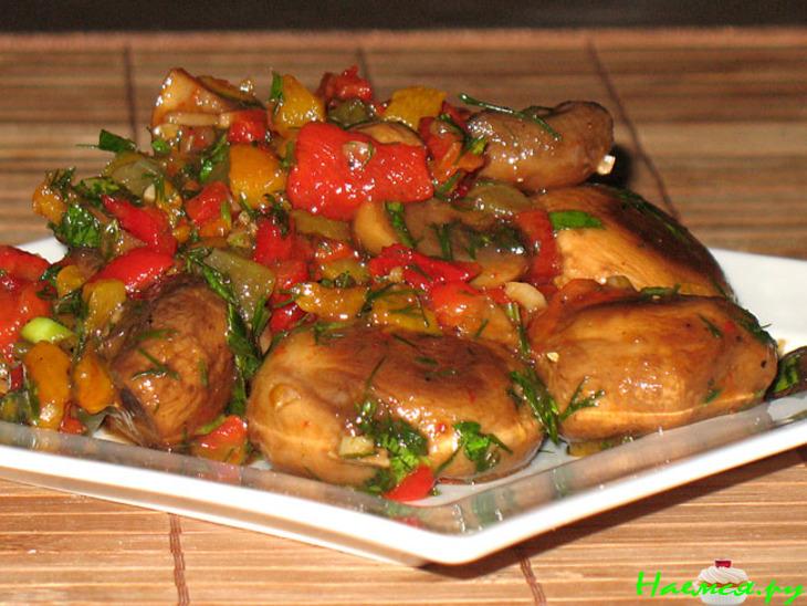 Шампиньоны, замаринованные с запечённой паприкой